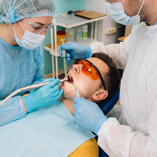 oral surgeon 4