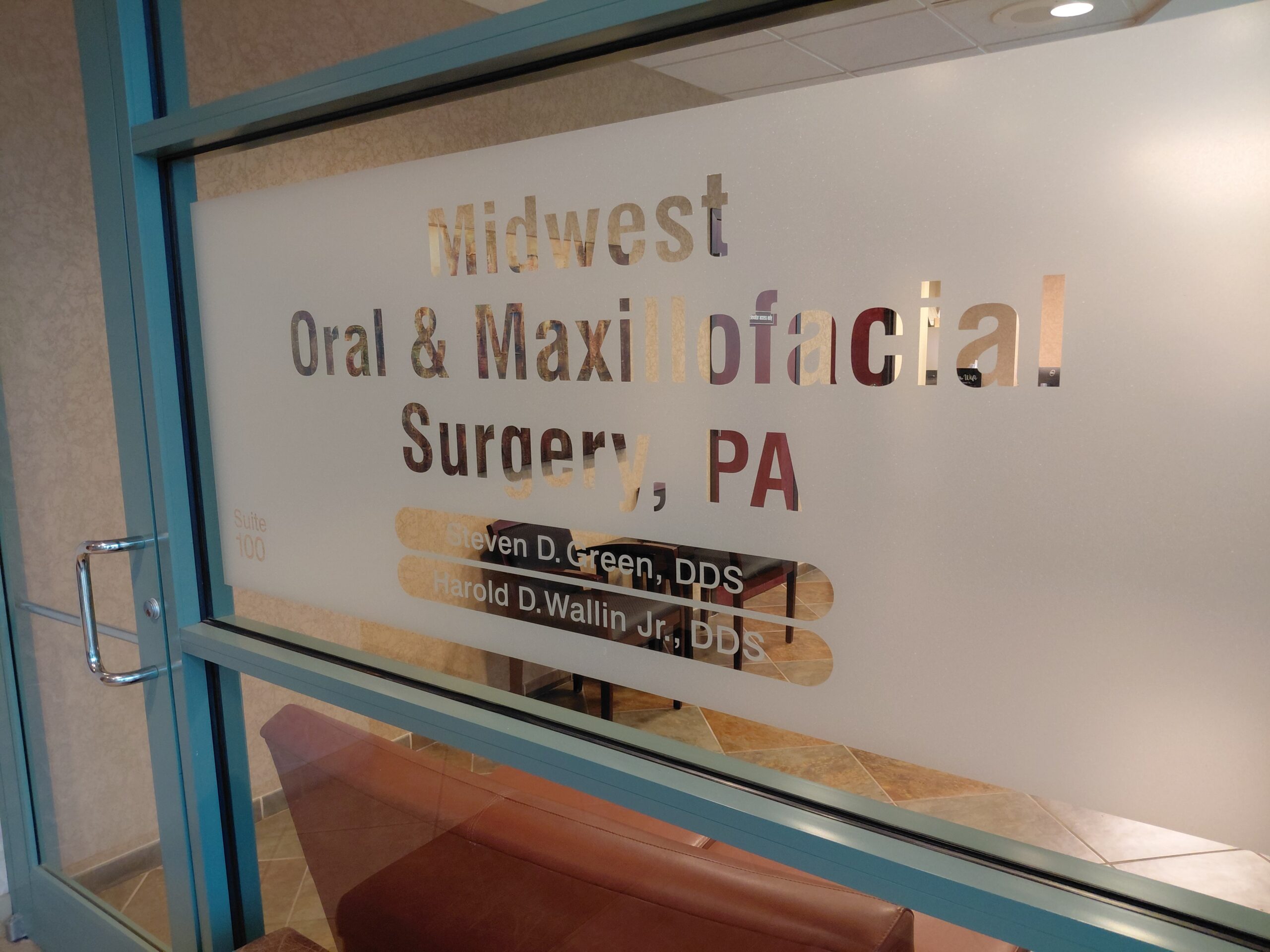oral surgeon 3